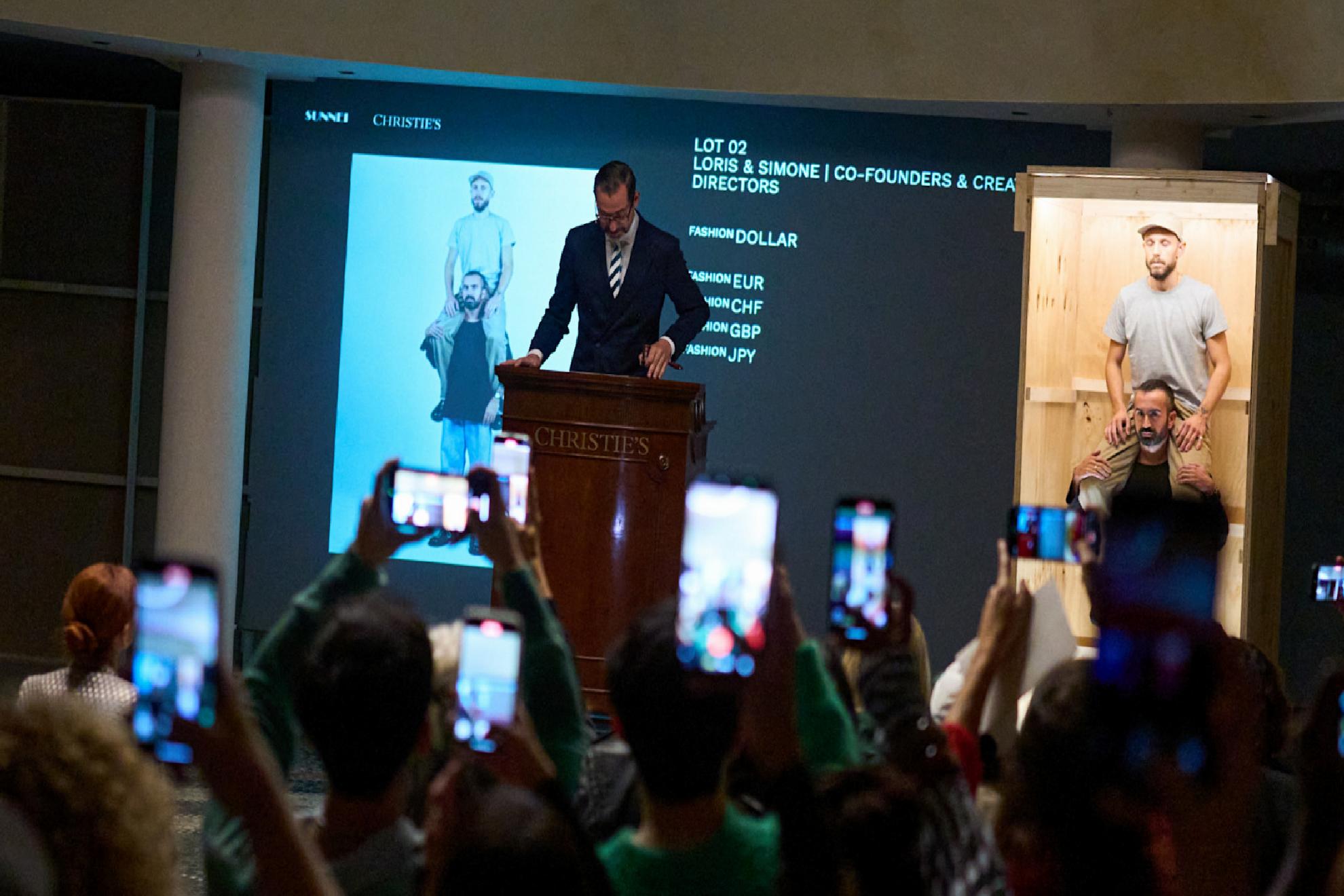 Sunnei X Christie's: Beklenmedik Bir Açık Artırma Sahnesinde Farklı Bir Moda Hikayesi