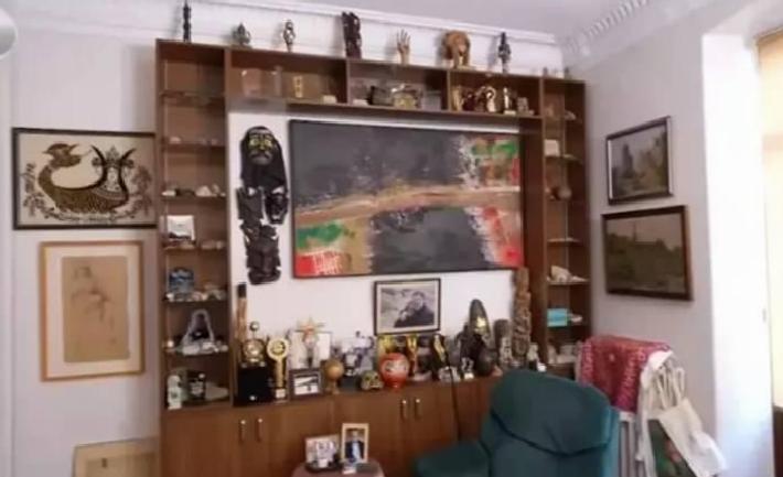 Tamer Levent’in Tarihi ve Sanatsal Dokusu: Evrim Akın ile Ev Gezmesi’nde Sıradışı Bir Ev Turu