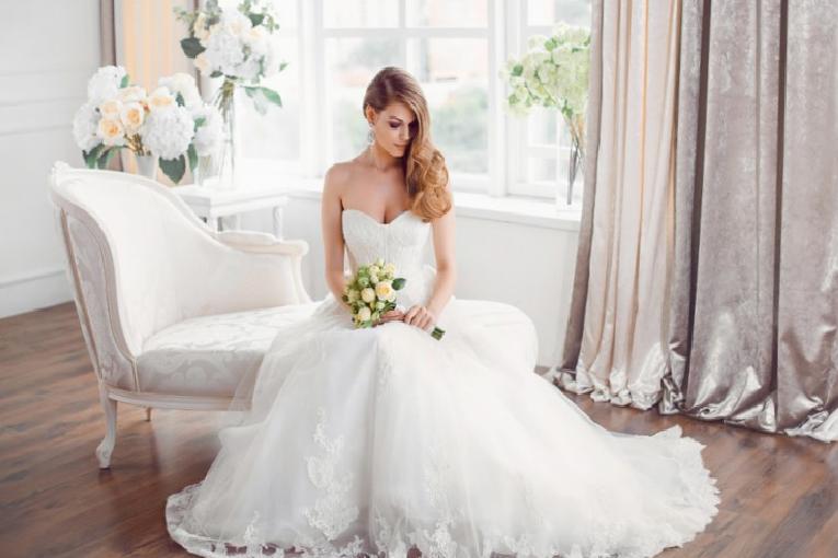 Uzun Ömürlü Makyaj: Özel Günlerde Kalıcılığı Sağlayan Ürünler ve Teknikler