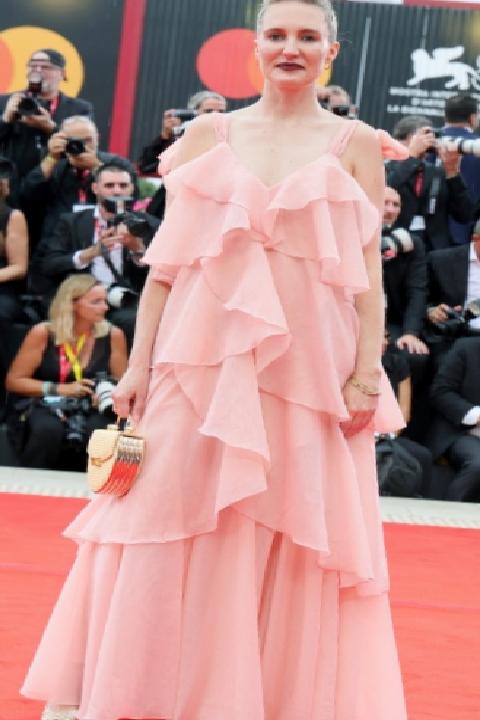 Venedik’te Işıklar ve Orijinal Anlar: 82. Venedik Film Festivali Başladı