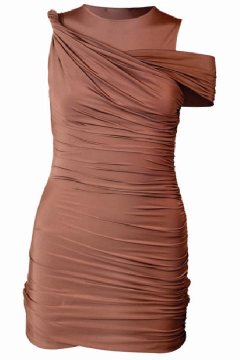 Yaz Koleksiyonlarında Işıltılı Yolculuklar: Stil ve Sanatın Buluşması