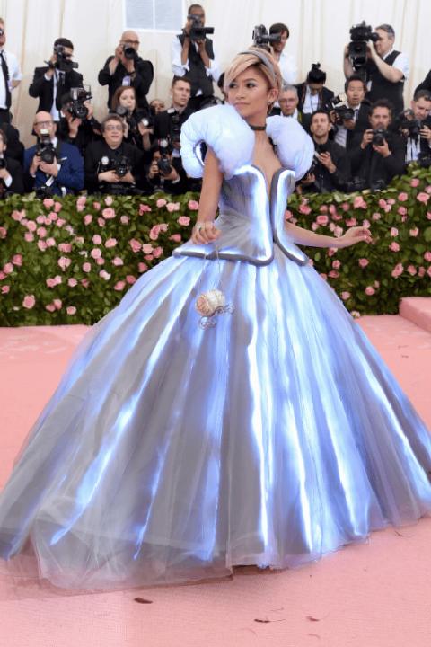 Zendaya'nın Kırmızı Halı Yolculuğu: Stil ve Hikaye Dolu Anlar