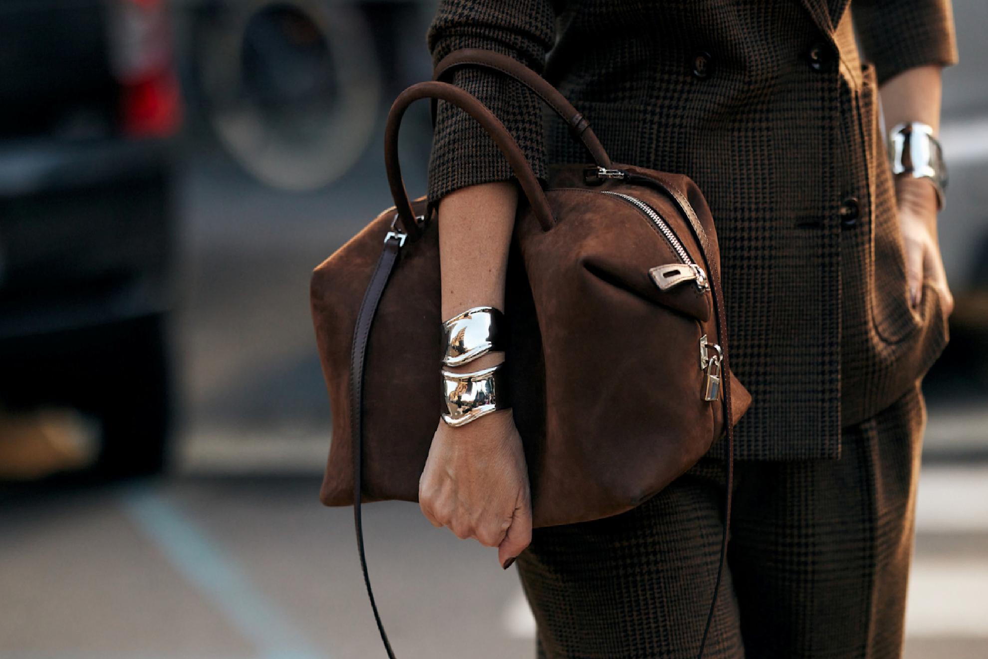 2025 Sonbahar Takı Trendleri: Minimalizmin Ötesinde Karakterli Parçalar