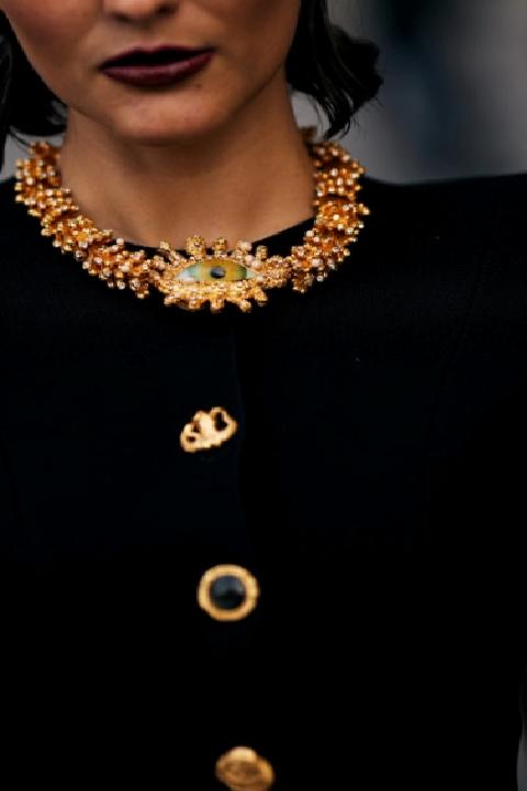 2025 Sonbahar Takı Trendleri: Minimalizmin Ötesinde Karakterli Parçalar