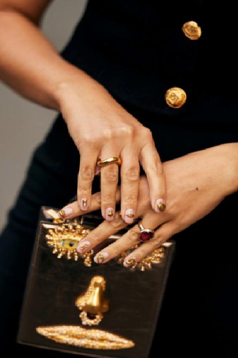 2025 Sonbahar Takı Trendleri: Minimalizmin Ötesinde Karakterli Parçalar