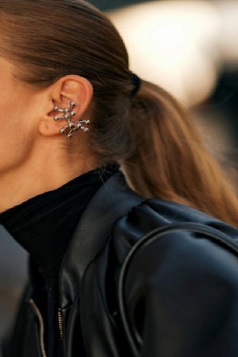 2025 Sonbahar Takı Trendleri: Minimalizmin Ötesinde Karakterli Parçalar