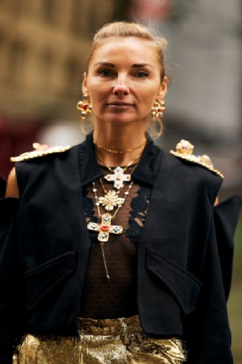 2025 Sonbahar Takı Trendleri: Minimalizmin Ötesinde Karakterli Parçalar