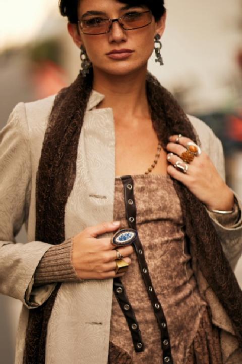 2025 Sonbahar Takı Trendleri: Minimalizmin Ötesinde Karakterli Parçalar