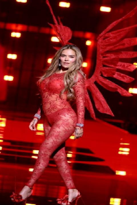 2025 Victoria’s Secret Defilesinde Yeniden Tanımlanan Güzellik ve Kapsayıcılık