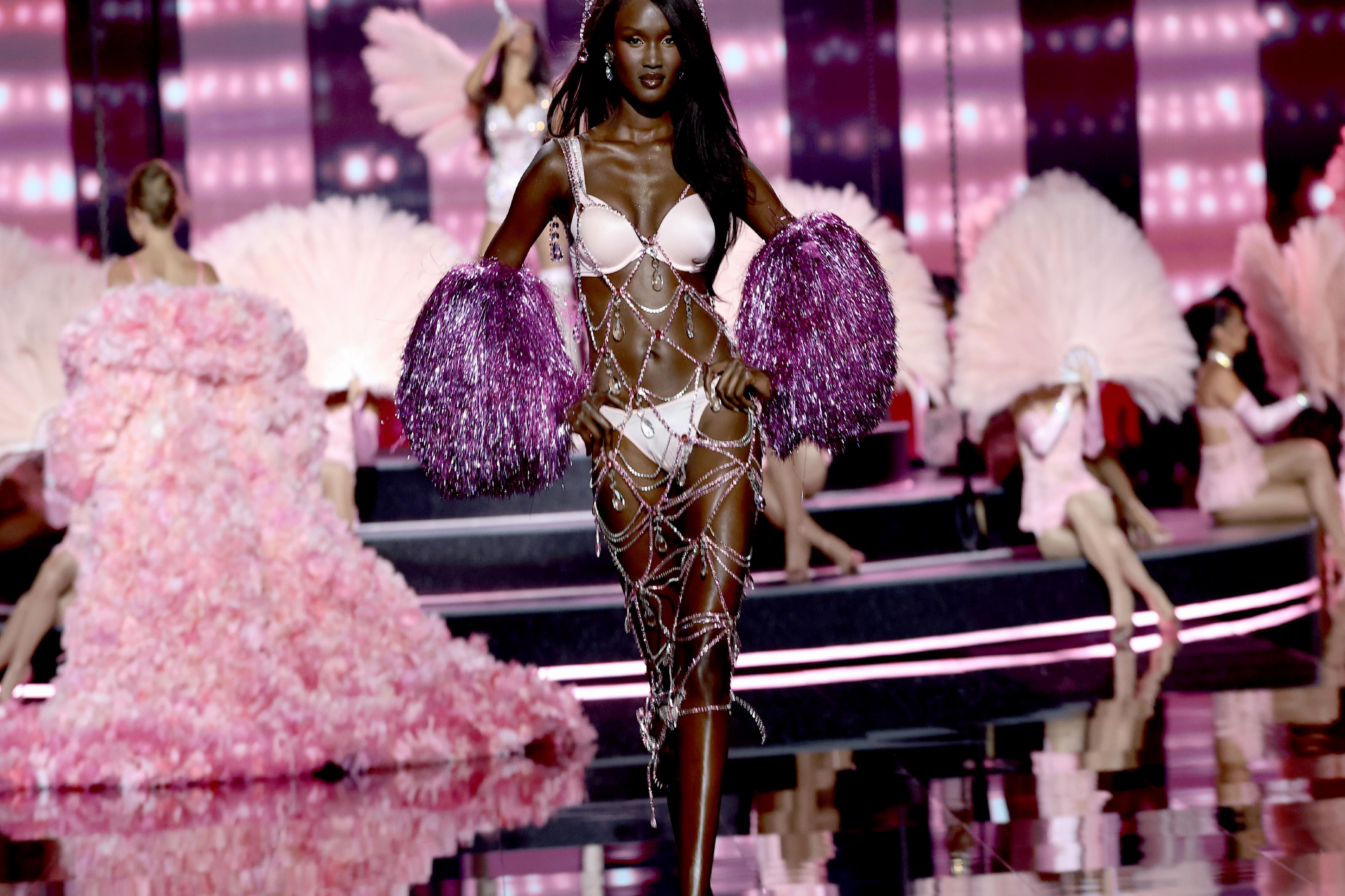 2025 Victoria’s Secret Defilesinde Yeniden Tanımlanan Güzellik ve Kapsayıcılık