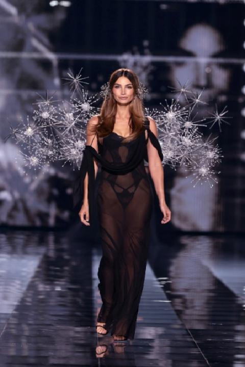 2025 Victoria’s Secret Defilesinde Yeniden Tanımlanan Güzellik ve Kapsayıcılık