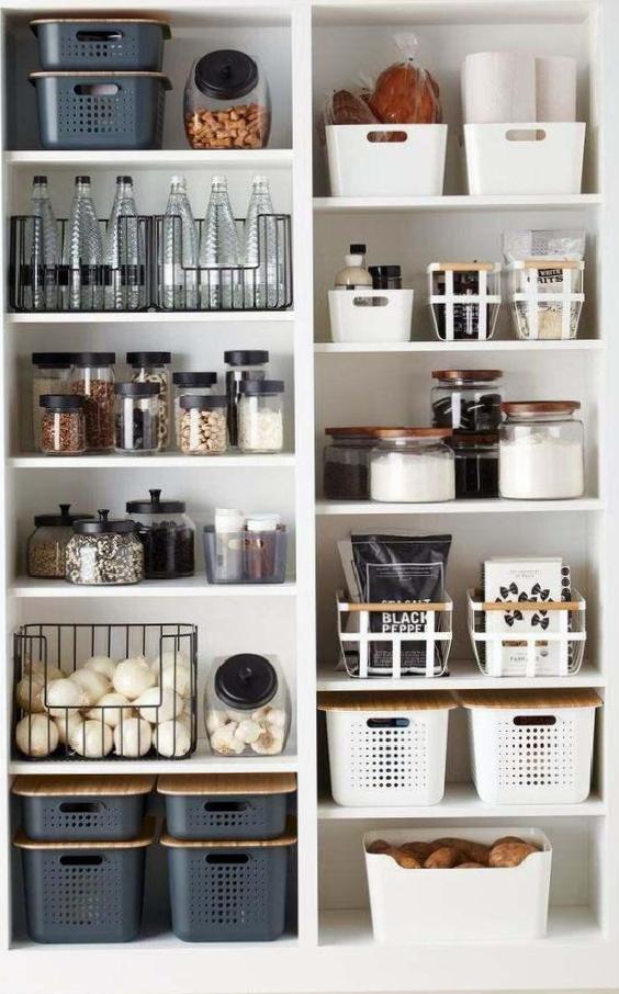 Balkonda Kiler Dolabı: Depolama Alanını Verimli Kullanmanın Pratik Yöntemleri