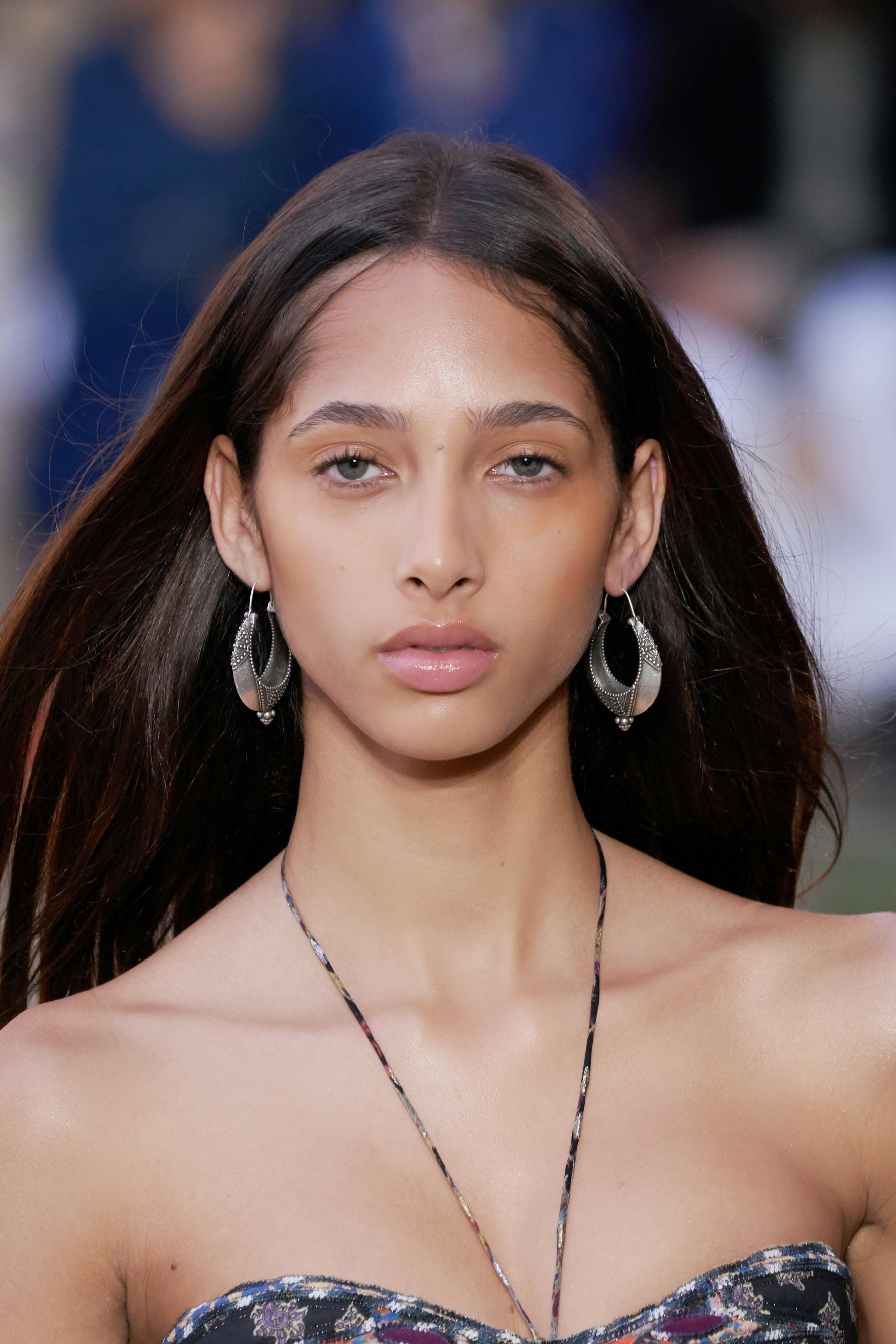 Cilt Makyajında Kusursuz Dokunuşlar: Adım Adım Hazırlık ve Uygulama Rehberi