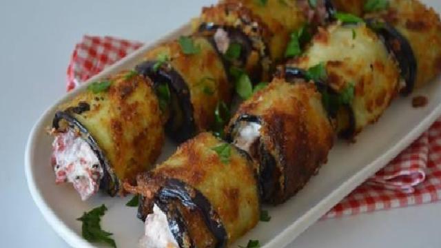 Çıtır Patlıcan Sarması: Patlıcanın İçindeki Közlü Harçla Şık Bir Lezzet