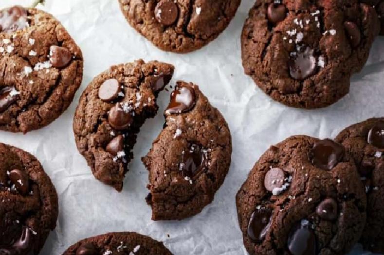 Diyetle Terk Etmeyen Tatlı Krizleri İçin 3 Malzemeli Unsuz ve Şekersiz Fit Kurabiye