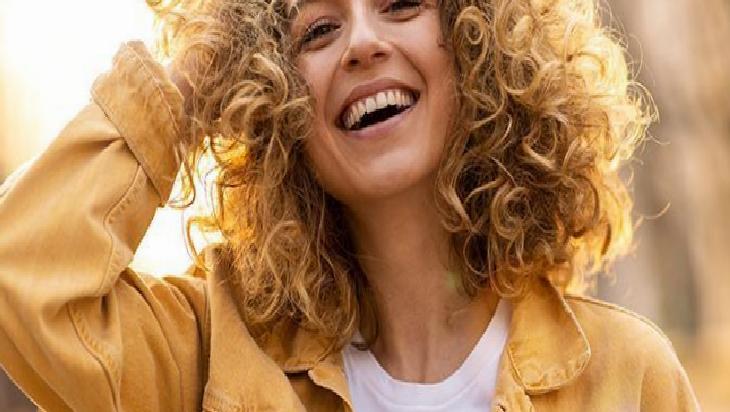 Doğal Saç Spreyi: Su, Aloe Vera ve Yağlarla Kolay Hazırlanan Nemlendirme Karışımı