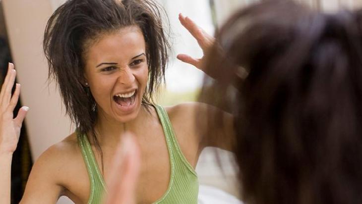 Doğal Saç Spreyi: Su, Aloe Vera ve Yağlarla Kolay Hazırlanan Nemlendirme Karışımı