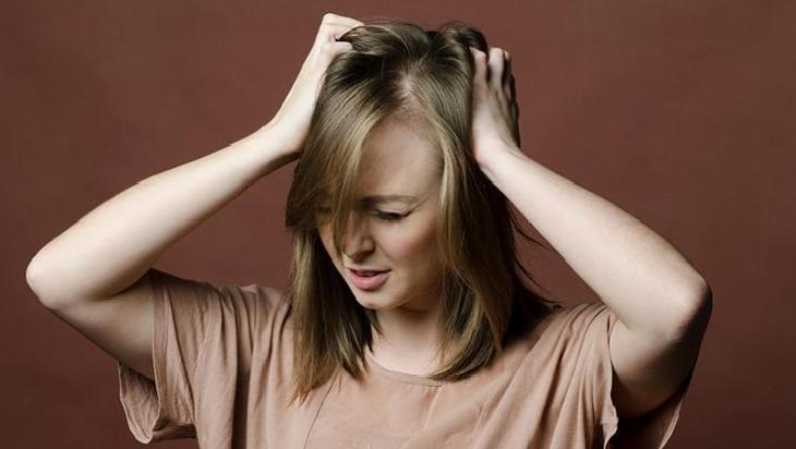 Doğal Saç Spreyi: Su, Aloe Vera ve Yağlarla Kolay Hazırlanan Nemlendirme Karışımı