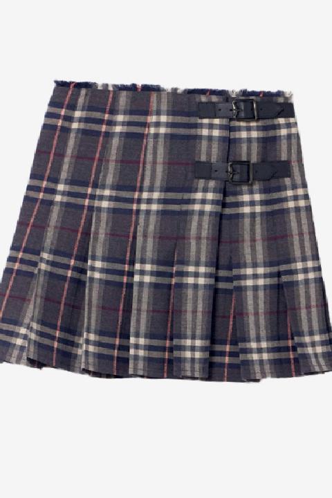 Ekose Yolculuğu: Modanın Bu Sezonundaki Cesur Desen Oyunu