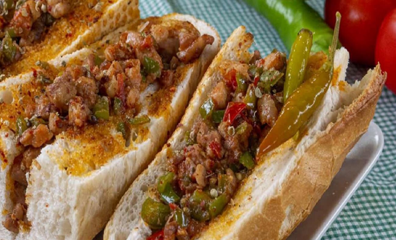 Evde Pratik ve Lezzetli Tavuk Kokoreç Tarifi: Sokak Lezzetini Evde Yakala