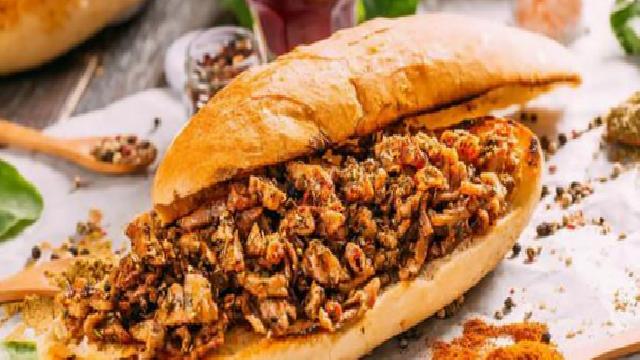 Evde Pratik ve Lezzetli Tavuk Kokoreç Tarifi: Sokak Lezzetini Evde Yakala