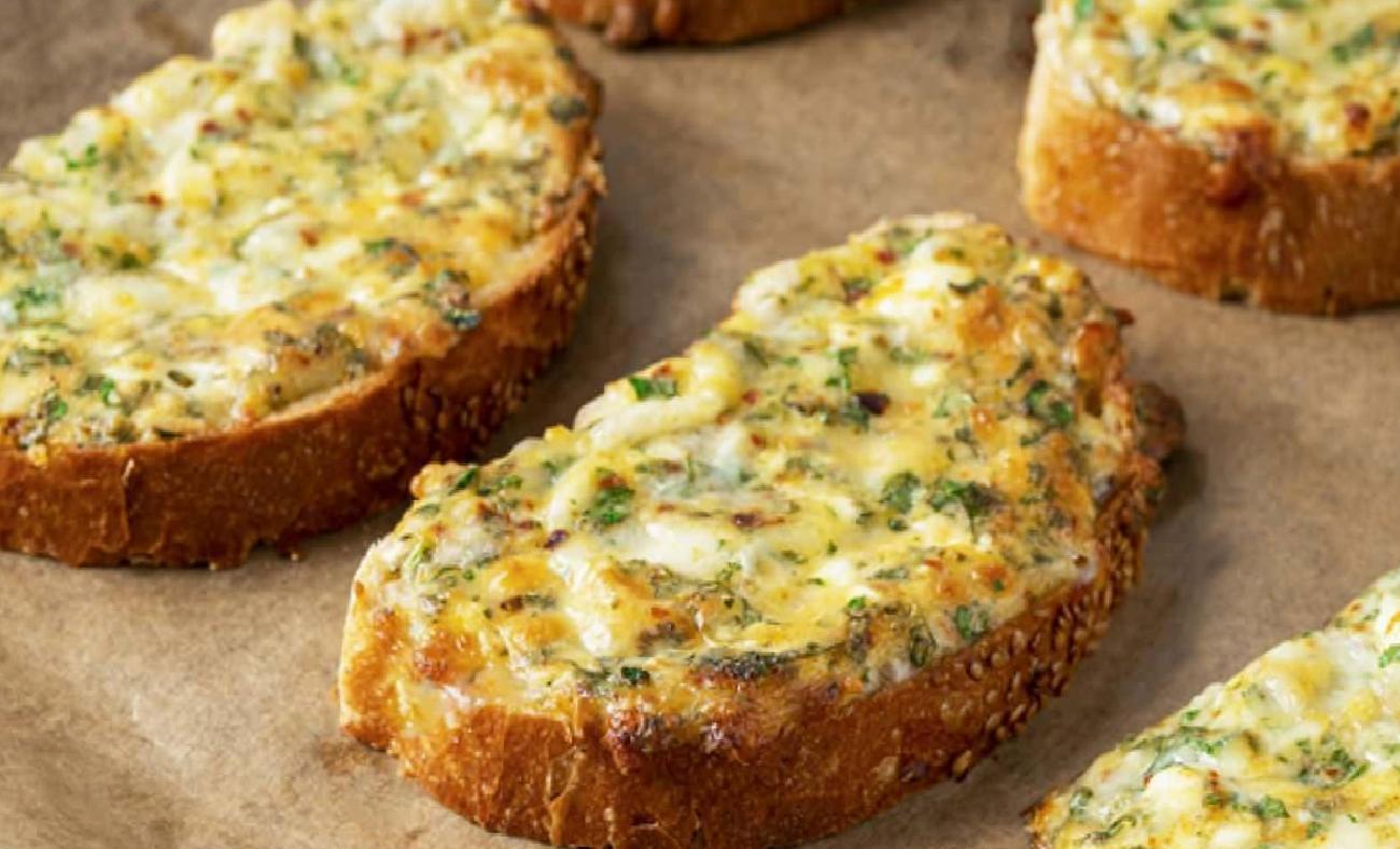 Fırında Yumurtalı Ekmek: Pratik Kahvaltı Tarifi ve Adımları