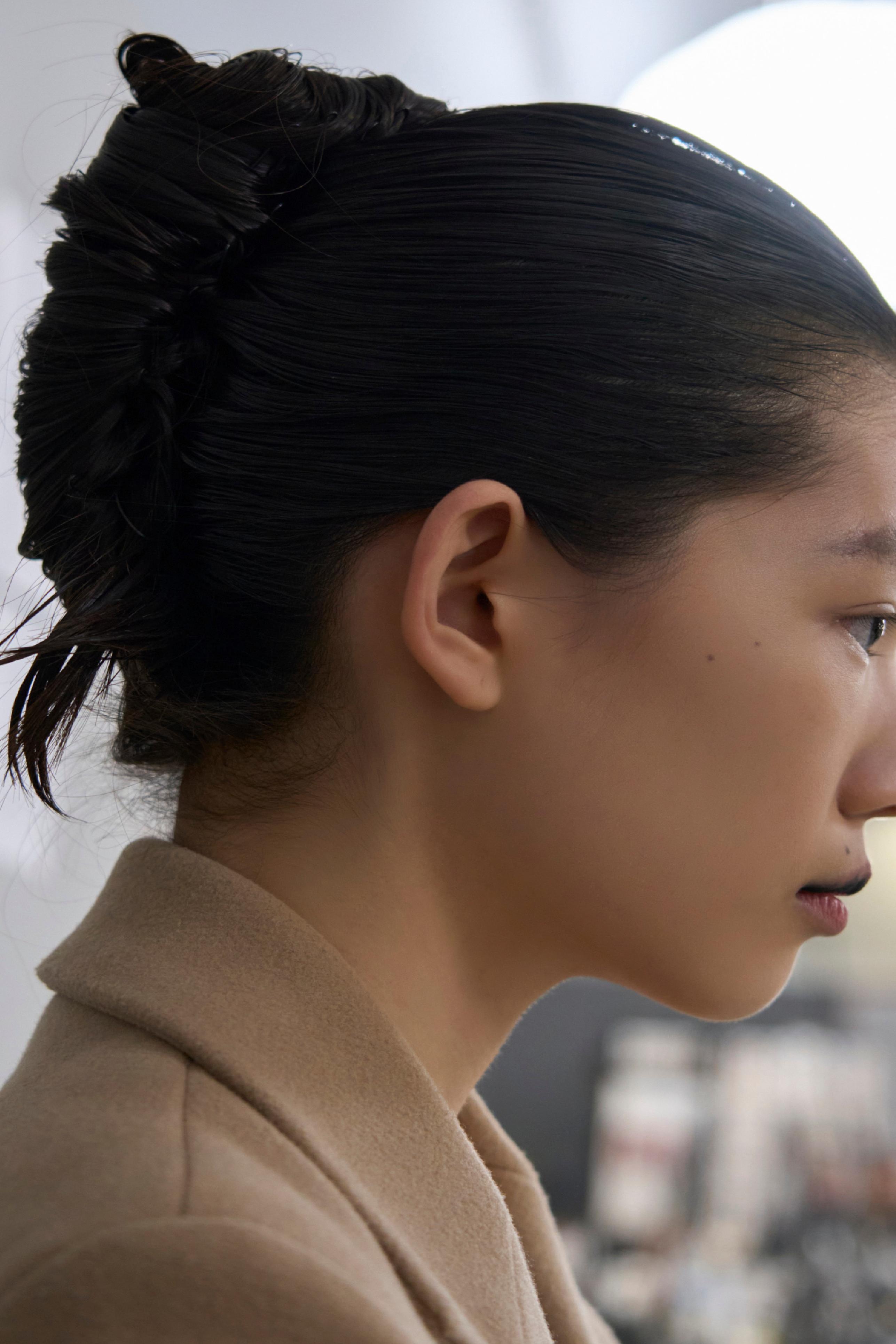 French Twist ve French Pin: Zamanın Ötesinde Saç Şıklığı