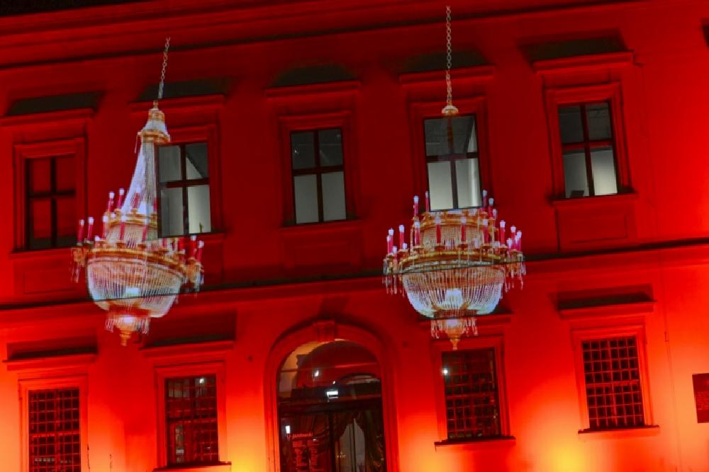 Glenn Martens H&M İşbirliği: Varşova’daki Davet ve Deneyim Tasarımı