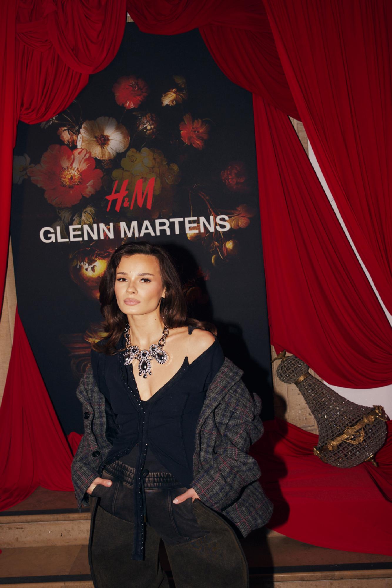 Glenn Martens H&M İşbirliği: Varşova’daki Davet ve Deneyim Tasarımı