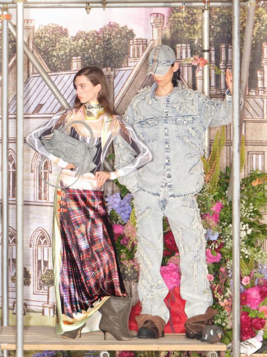 Glenn Martens ile H&M İşbirliğinin Şehirli ve Çok Yönlü Tasarım Yolculuğu