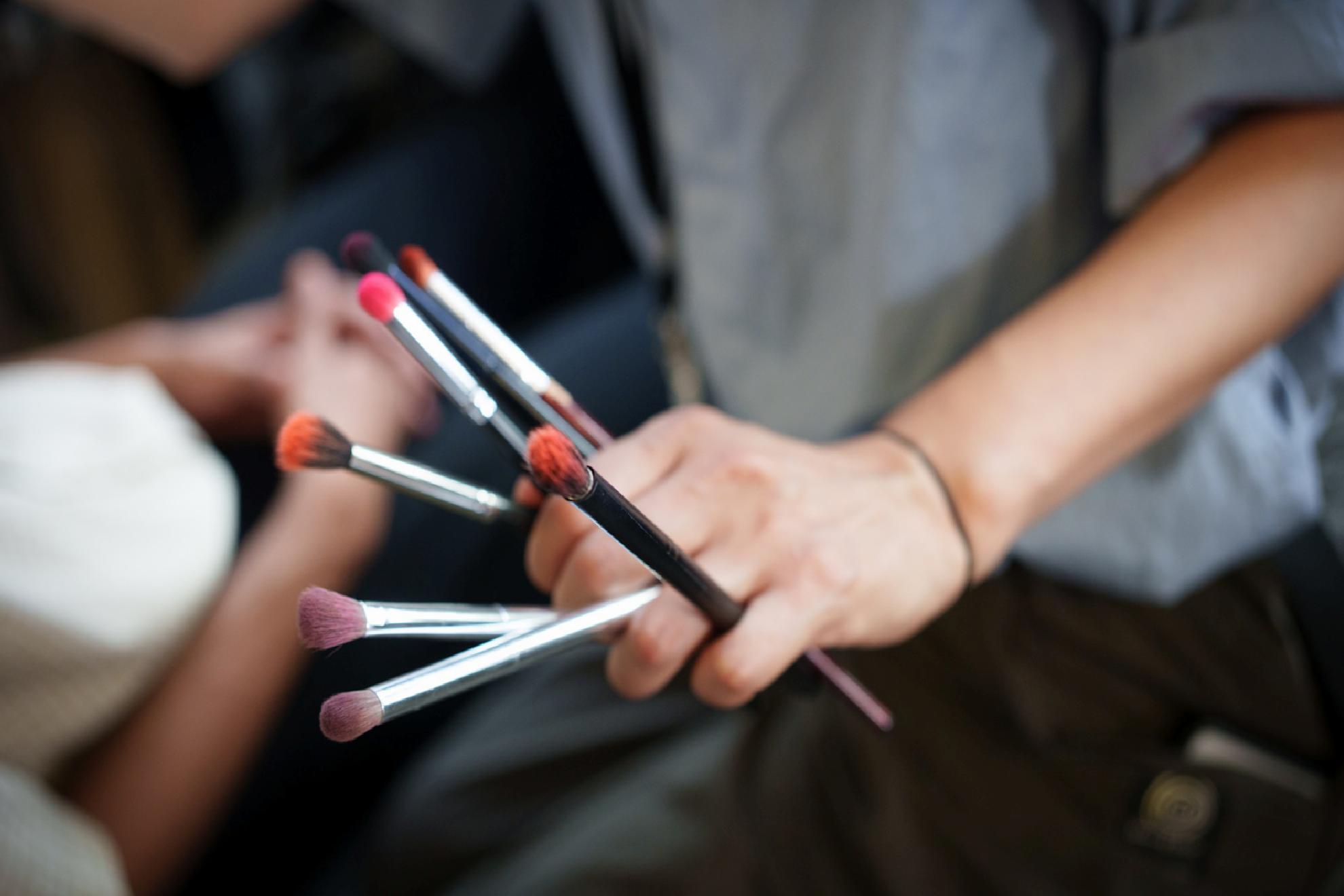 Günlük Cilt Bakımında Fırça ve Sünger Temizliği: İpuçları ve Zaman Çizelgesi