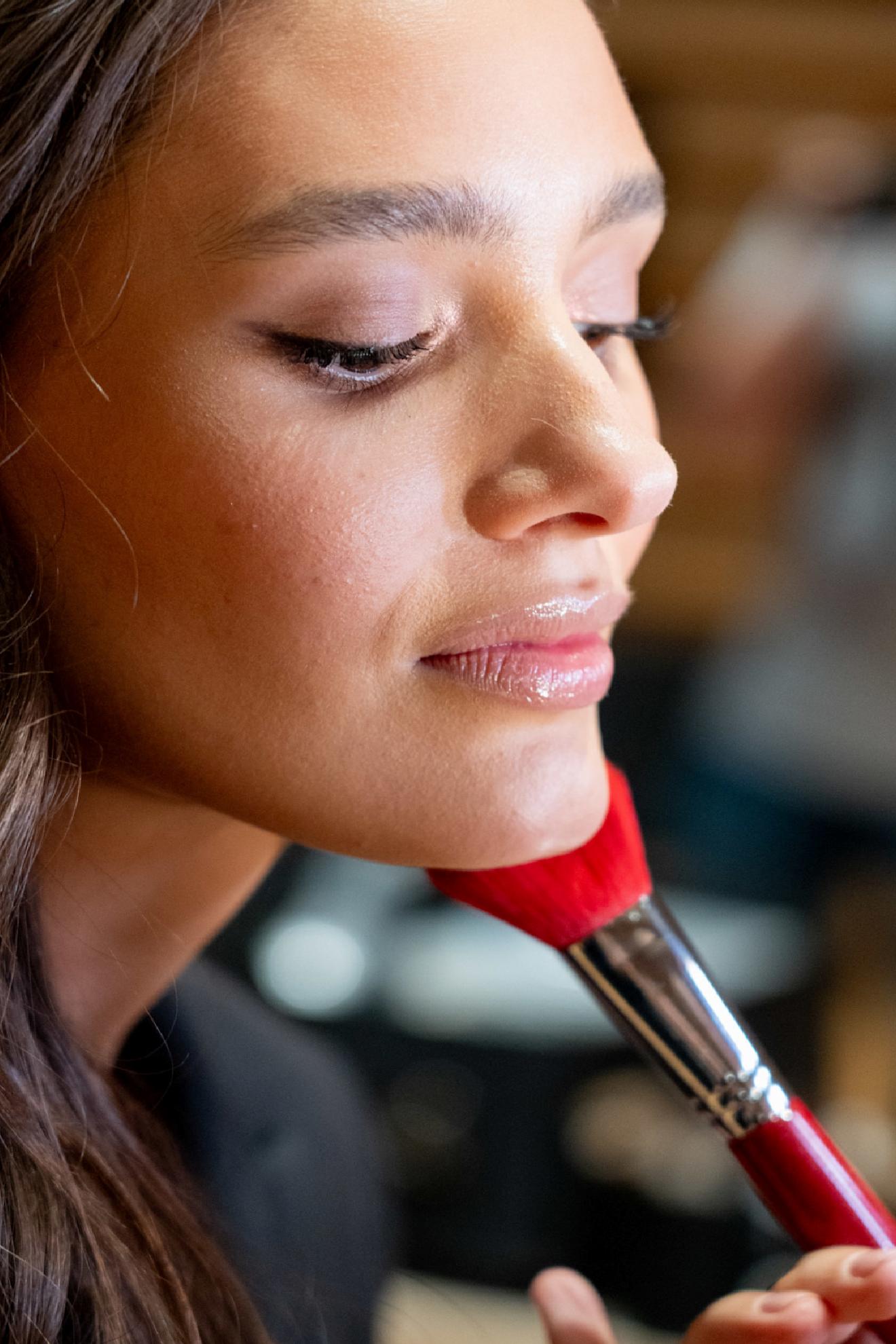 Günlük Cilt Bakımında Fırça ve Sünger Temizliği: İpuçları ve Zaman Çizelgesi