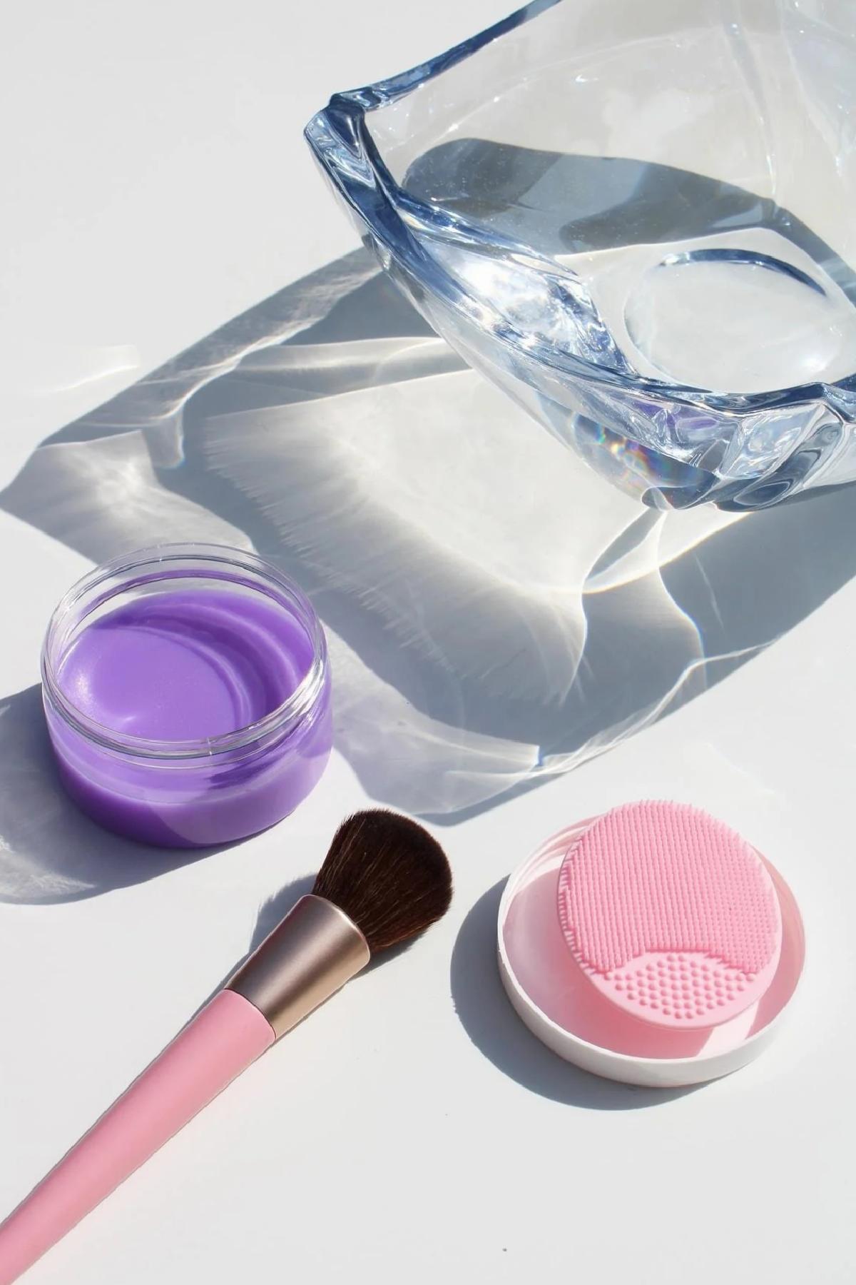 Günlük Cilt Bakımında Fırça ve Sünger Temizliği: İpuçları ve Zaman Çizelgesi