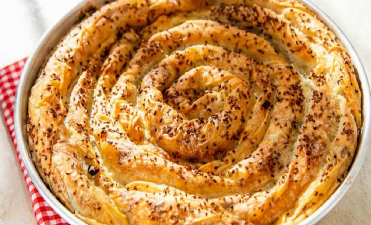 Günün Her Anına Uygun, Pratik Soğanlı Börek Tarifi – Kolay Hamur ve Lezzetli İç Harcı