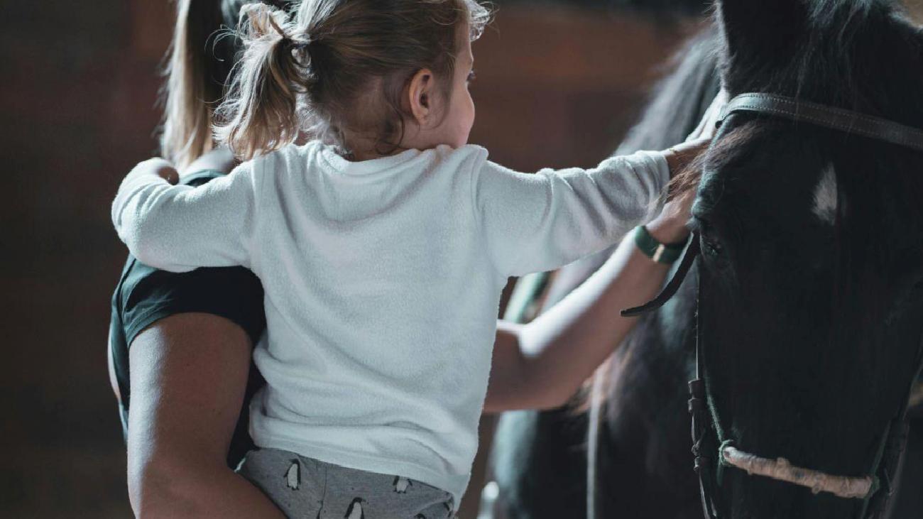 İçsel Anne Sesinin İzinde: Anne-Çocuk Bağını Anlamak ve Özgürleşmek