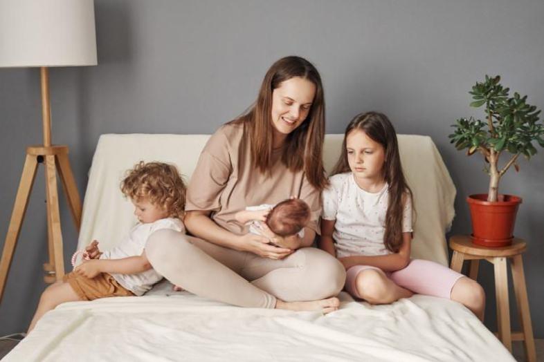 Kardeş Kıskançlığına Zamanında ve Nazikçe Yaklaşım: Ebeveynler İçin Rehber