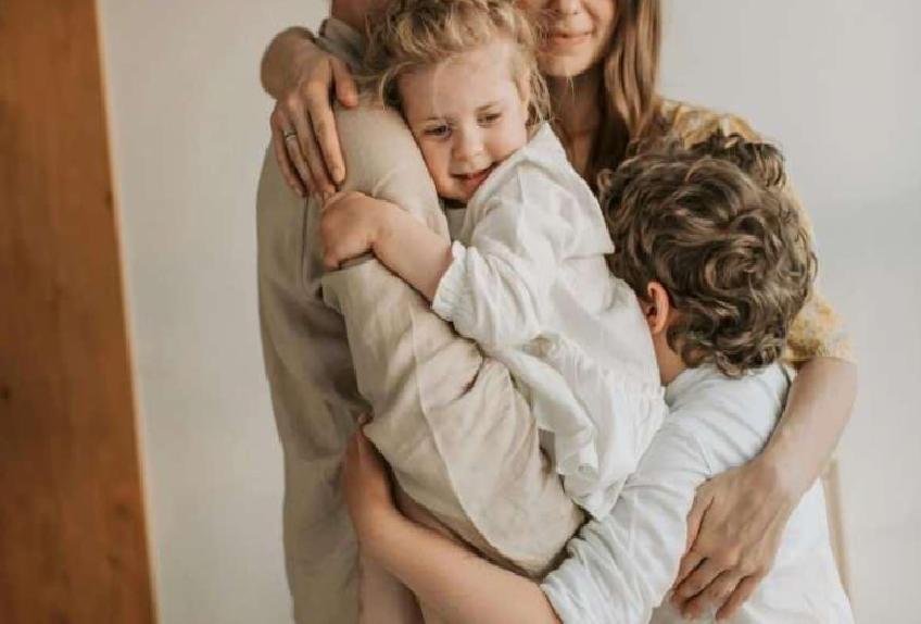 Kardeş Kıskançlığına Zamanında ve Nazikçe Yaklaşım: Ebeveynler İçin Rehber