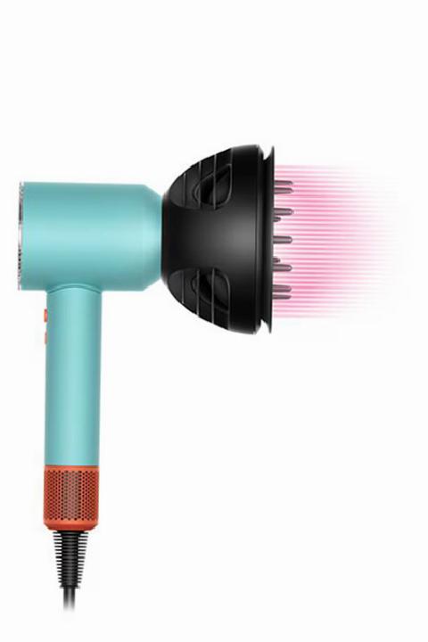 Kıvırcık Saçlar İçin Günlük ve Özel Gün Stili Rehberi: Nem, Isı Koruması ve Doğal Bukle Şekillendirme