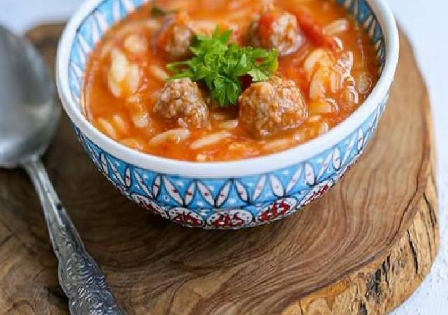 Köfteli Şehriye Çorbası: Pratik ve Doyurucu Bir Kış Favorisi