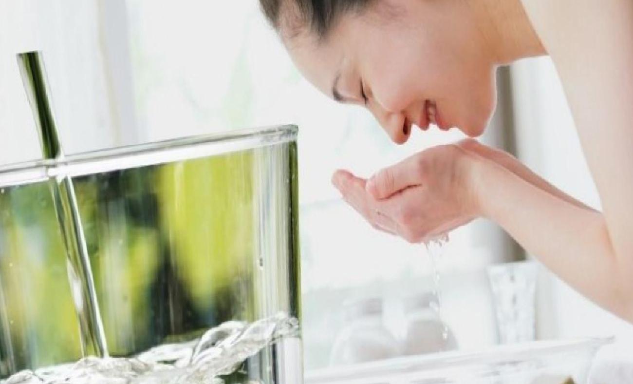 Maden Suyu ile Yüz Silme: Anlık Ferahlık mı, Kalıcı Sonuç mu?