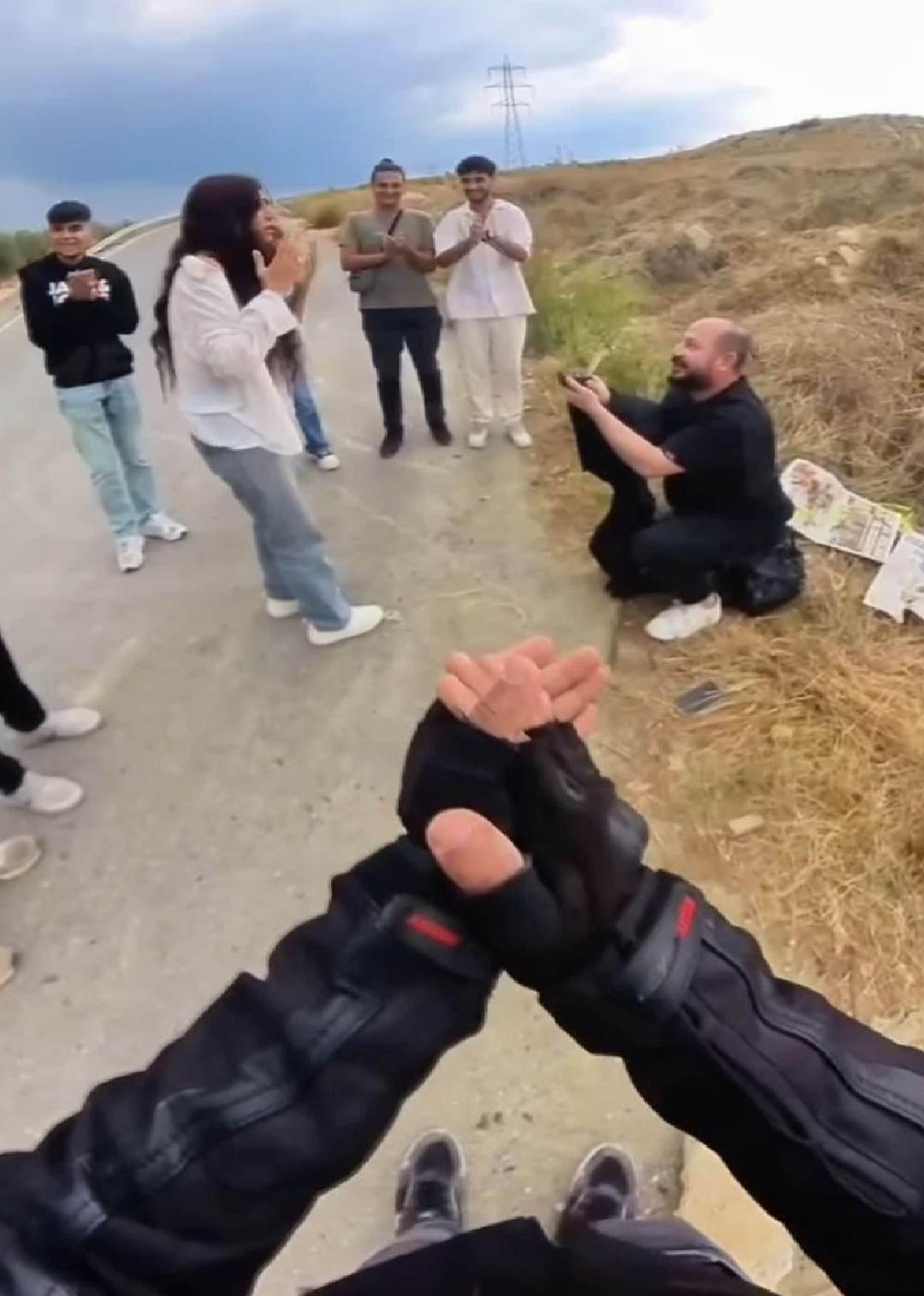 Mersin'de Sürpriz Evlilik Teklifi: Kaderin Ağırlığı Altında Kalan Anlar