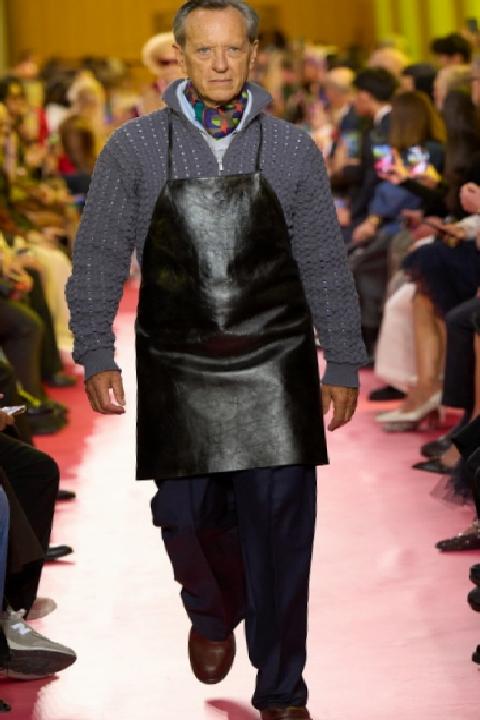 Miu Miu: Görünür Olmayan Emek, Dayanıklı Şıklık ve Endüstriyel İlhamın Buluşması