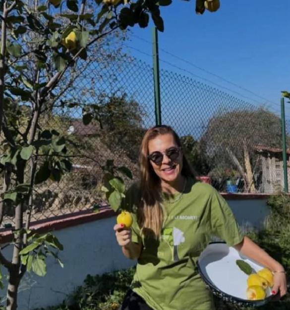 Oyuncu Burcu Kara, İznik'teki Yazlık Evini Zeytinlik ve Aile Anılarıyla Hatırlıyor