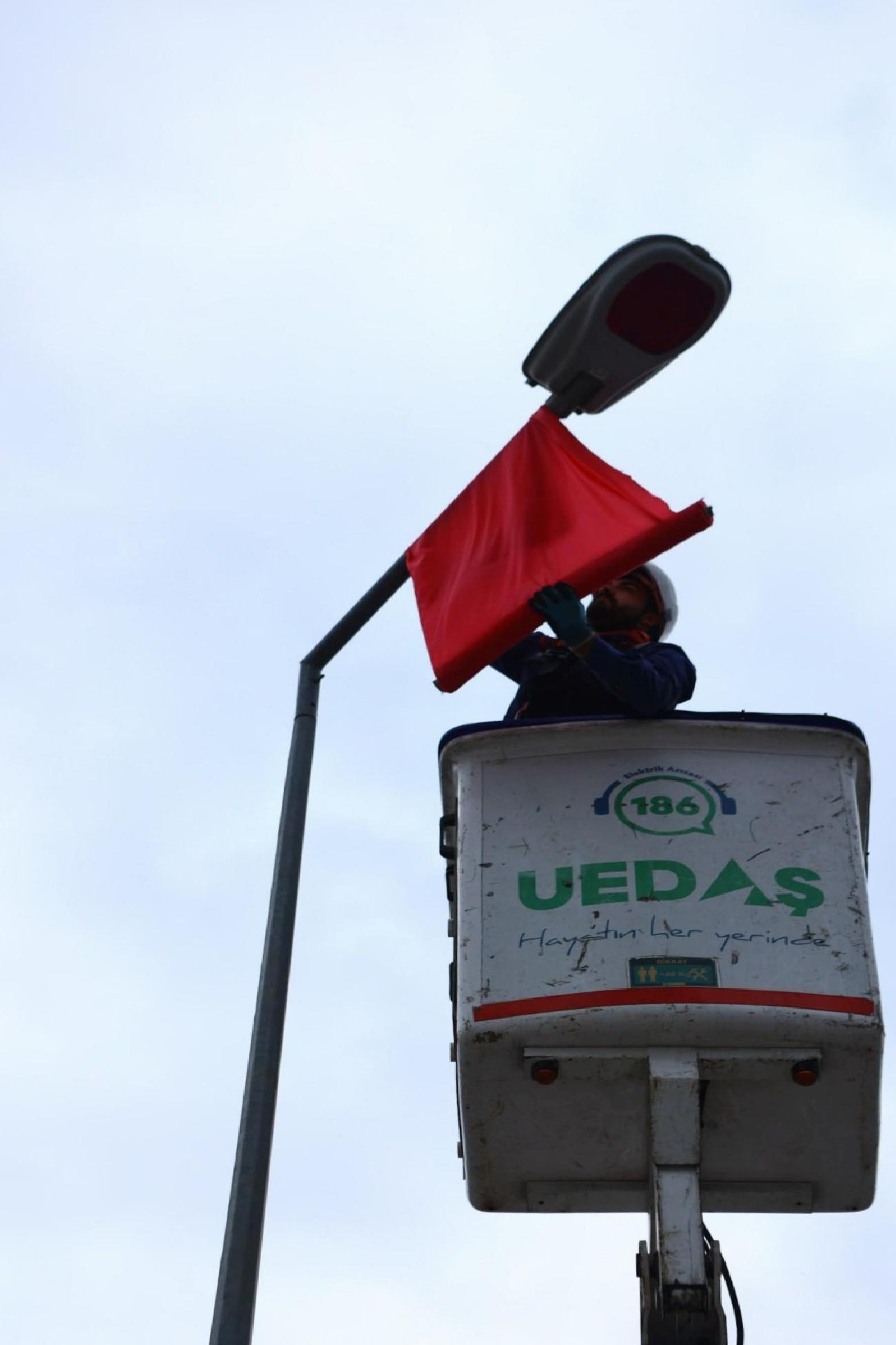 Pembe Lambalar Projesiyle Meme Kanseri Farkındalığı: UEDAŞ’tan Erken Teşhise Yönelik Vurgu