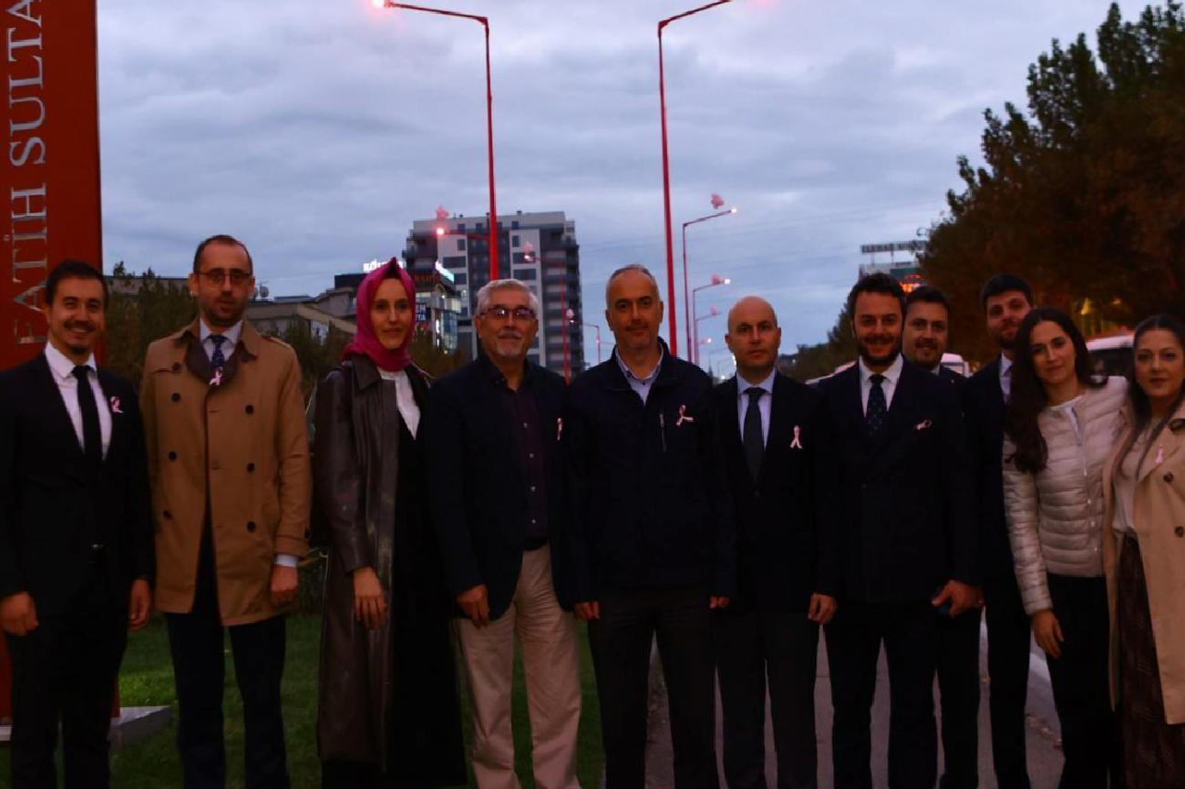 Pembe Lambalar Projesiyle Meme Kanseri Farkındalığı: UEDAŞ’tan Erken Teşhise Yönelik Vurgu