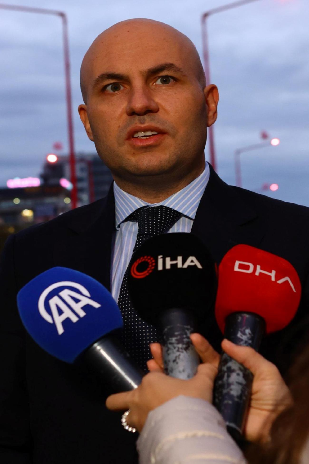 Pembe Lambalar Projesiyle Meme Kanseri Farkındalığı: UEDAŞ’tan Erken Teşhise Yönelik Vurgu