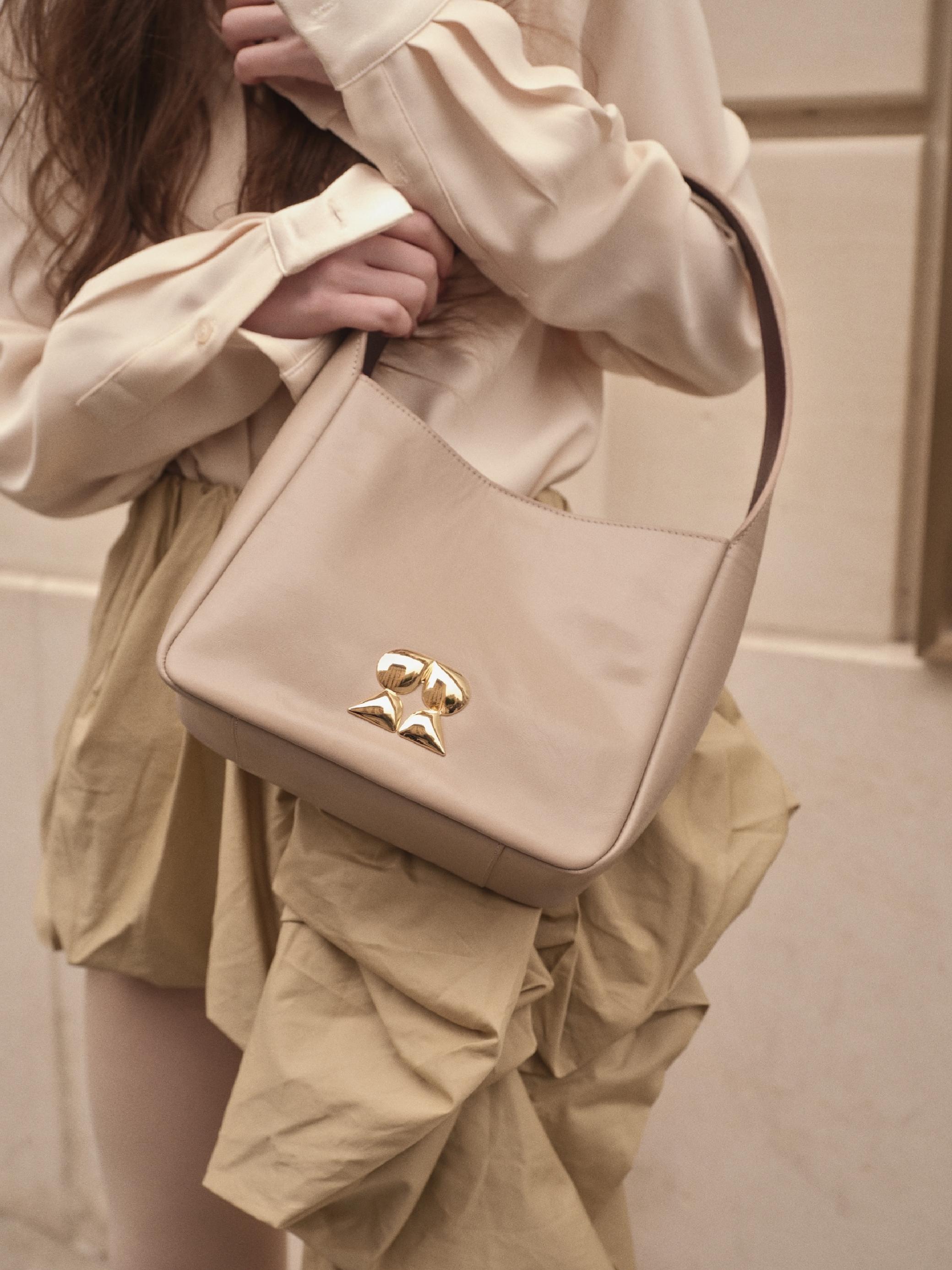 RILU: Kış Aylarında Şehir Şıklığını Yansıtan Lüks Çanta Koleksiyonu