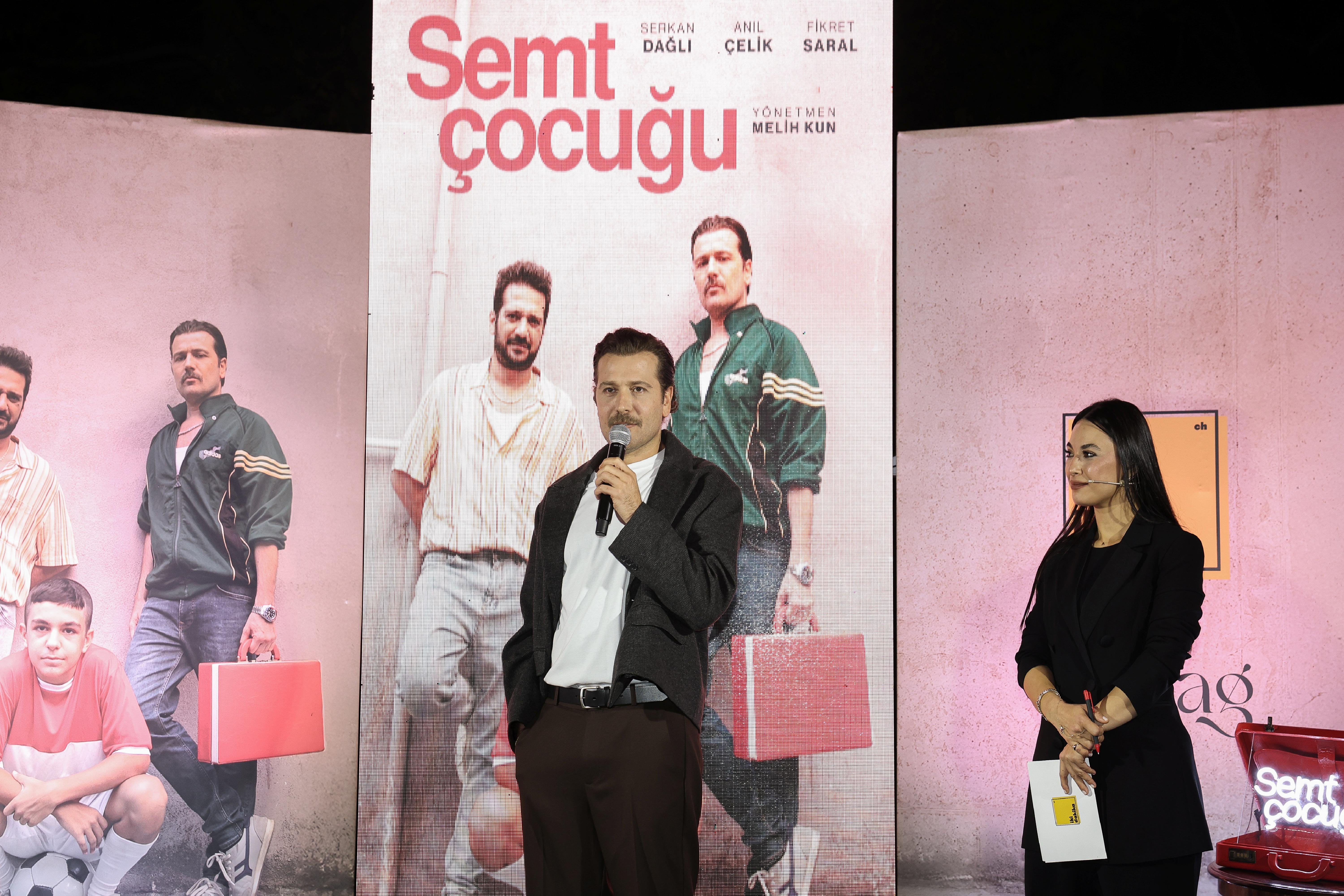 Semt Çocuğu: Mahalle Ateşi ve Futbolun Arkadaşlığı Dikey Ekranda