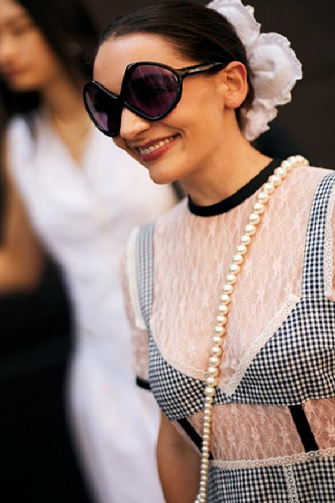 Sokak Modasında Işıltılı Saç Aksesuarları: Kişiselleştirilmiş Stil Rehberi