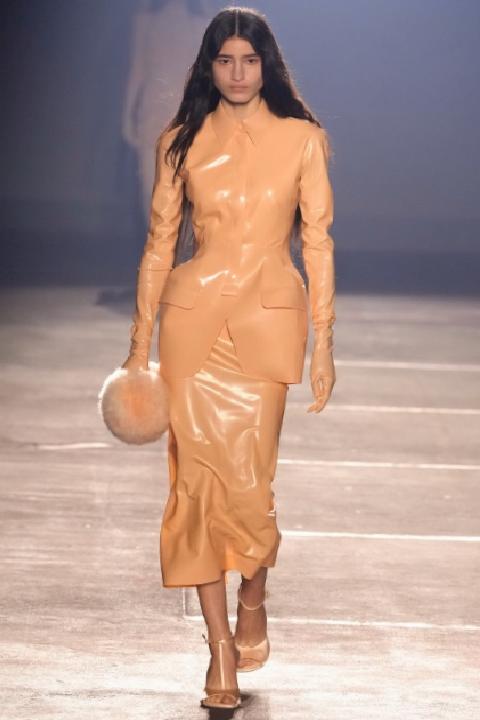 Stardust Aphrodite: Mugler’ın Yeni Duruşu ve Freitas’ın İlk Sahne Noktası